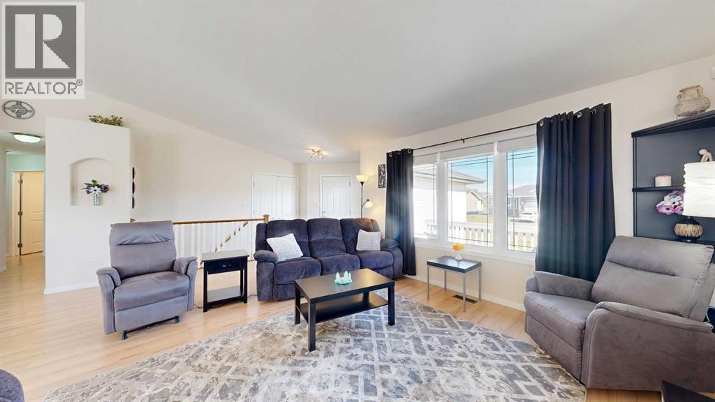Listing photo – 4212 66 Street, Stettler