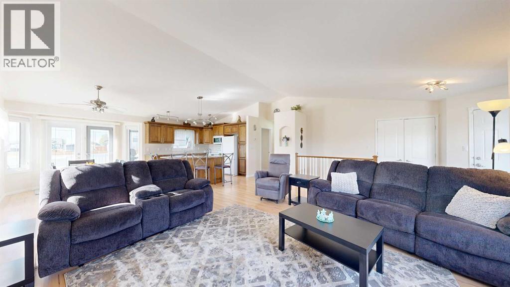 Listing photo – 4212 66 Street, Stettler