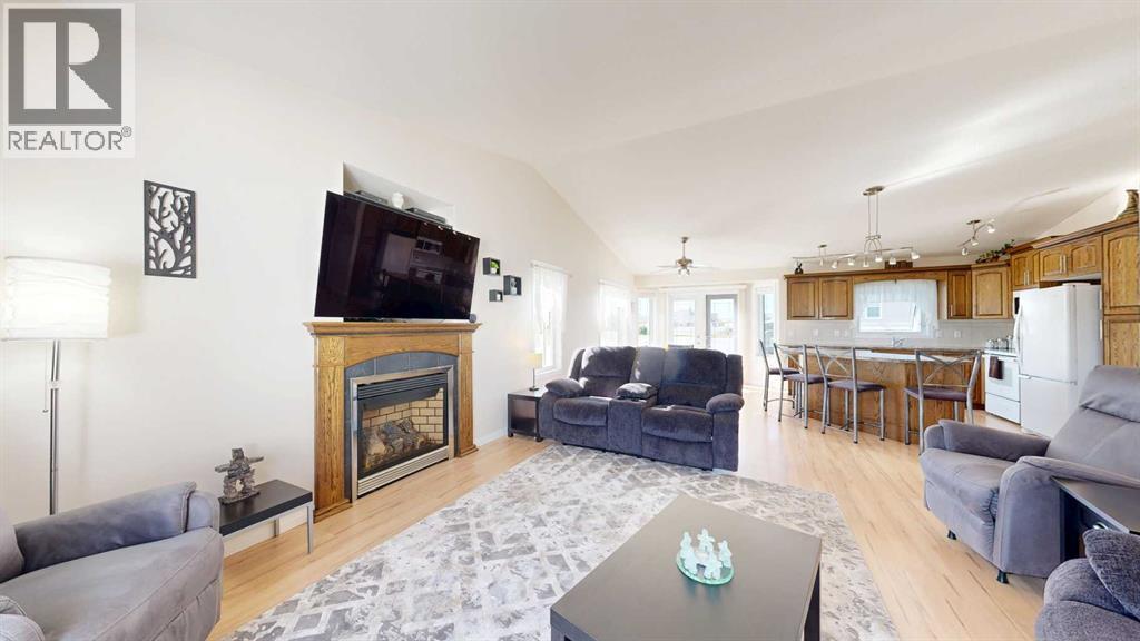 Listing photo – 4212 66 Street, Stettler
