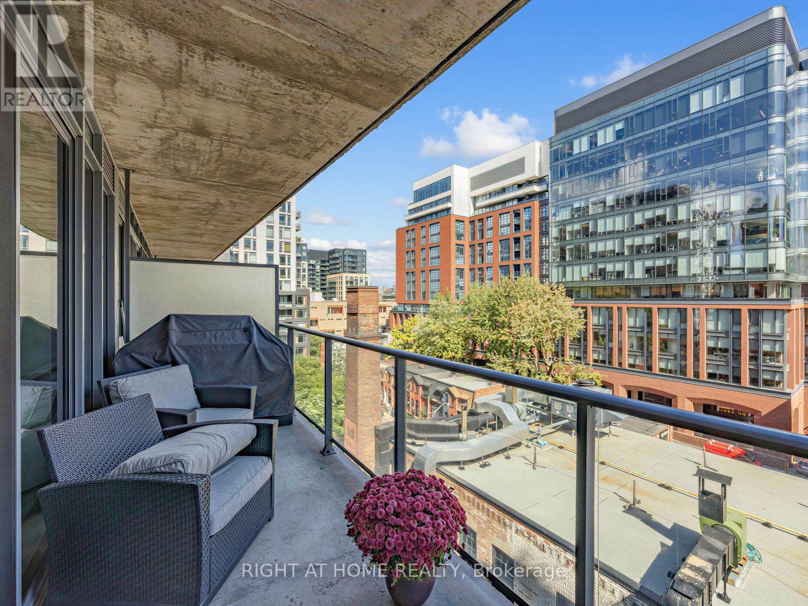 #708 650 KING STREET WEST STREET W - 25