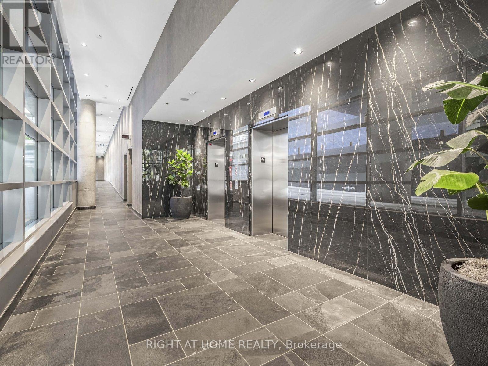 #708 650 KING STREET WEST STREET W - 33
