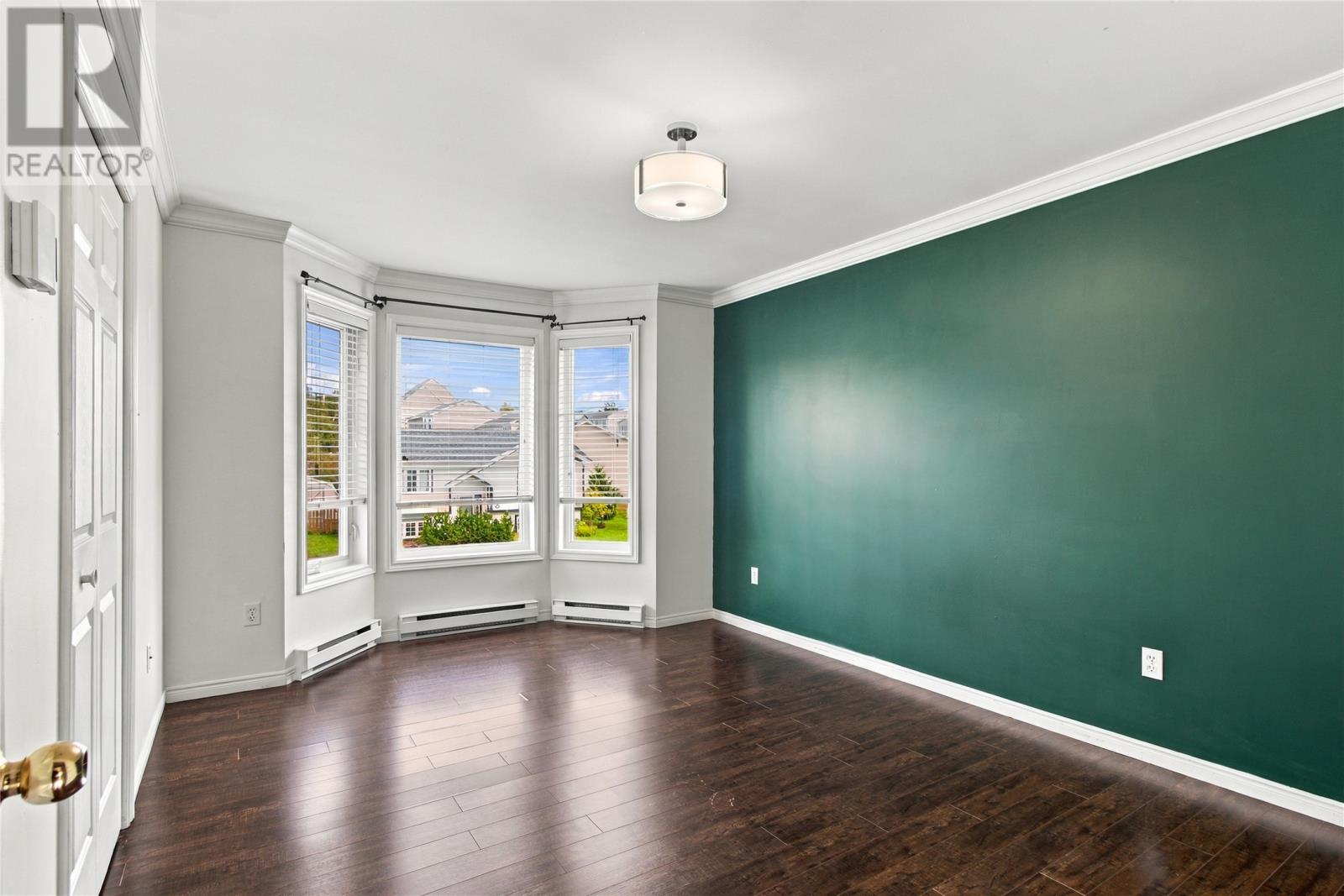 10 Clevedon Crescent - 11
