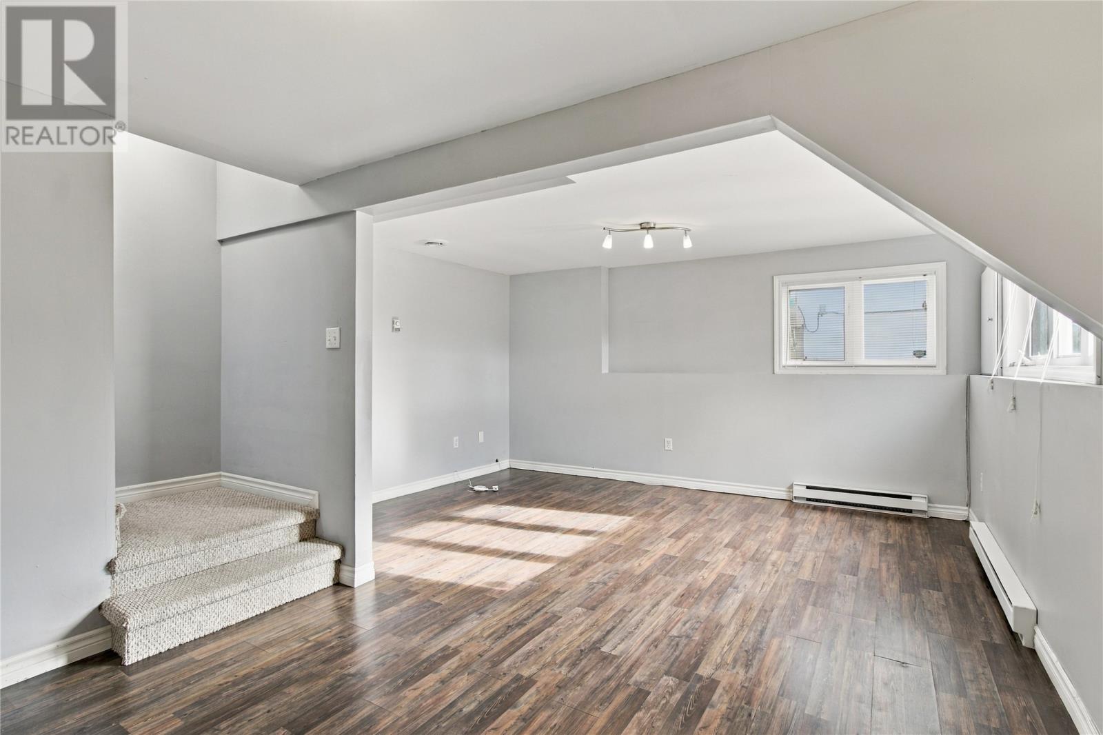 10 Clevedon Crescent - 18