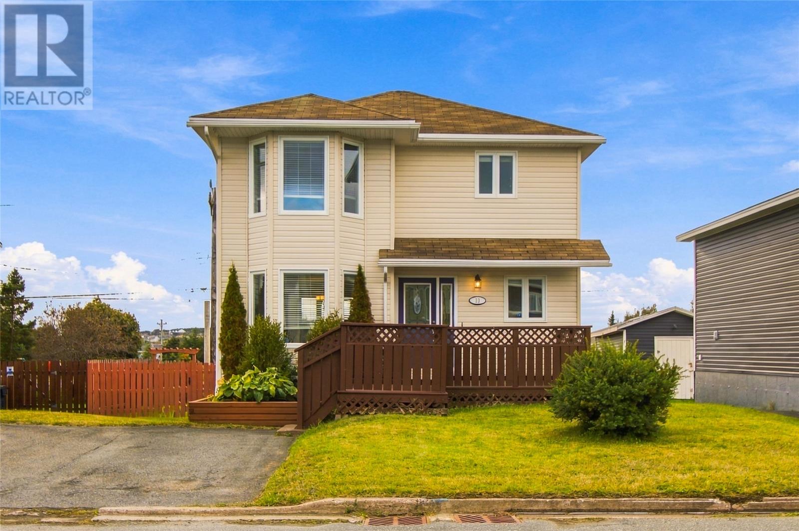 10 Clevedon Crescent - 1