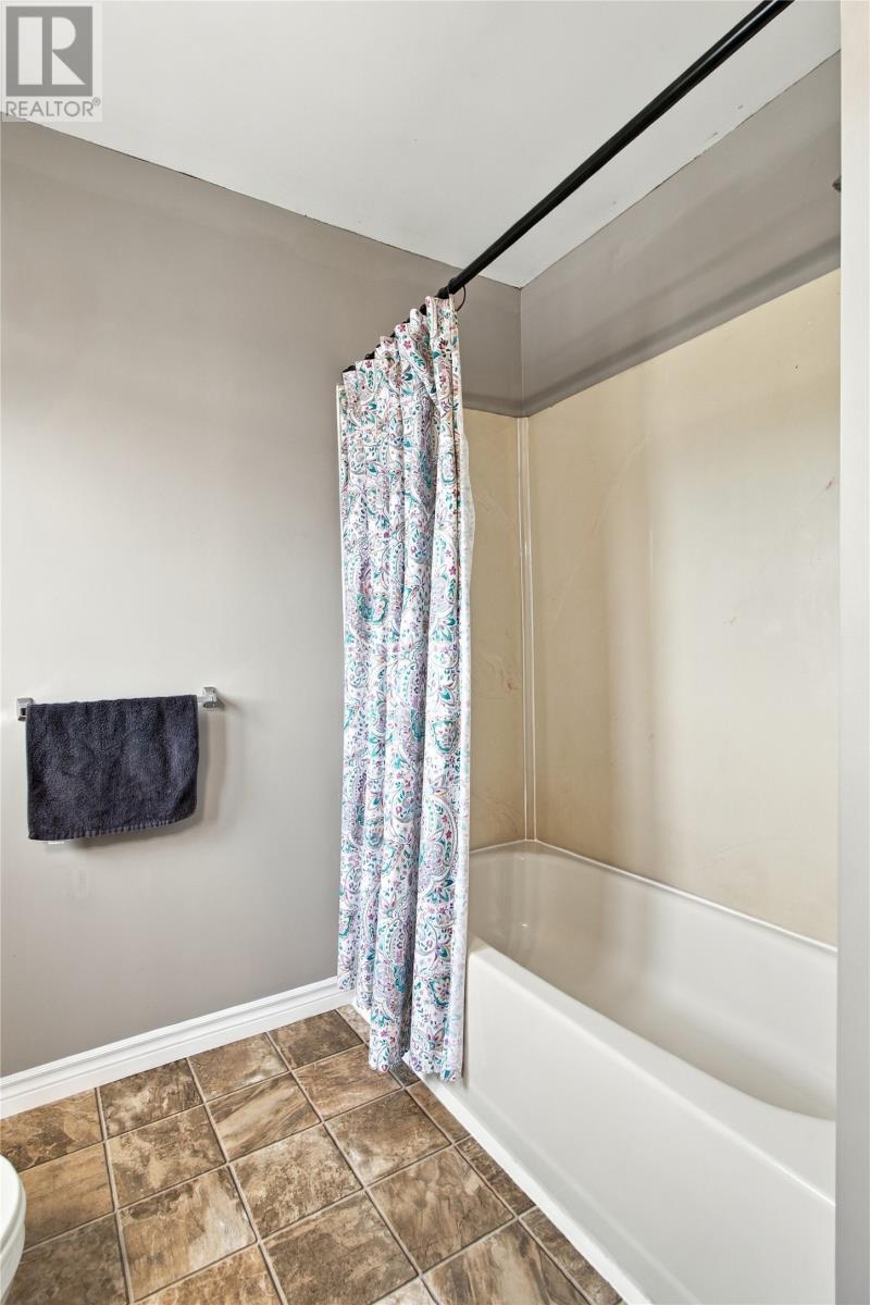 10 Clevedon Crescent - 17