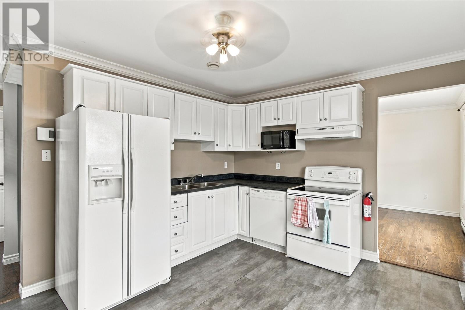 10 Clevedon Crescent - 7