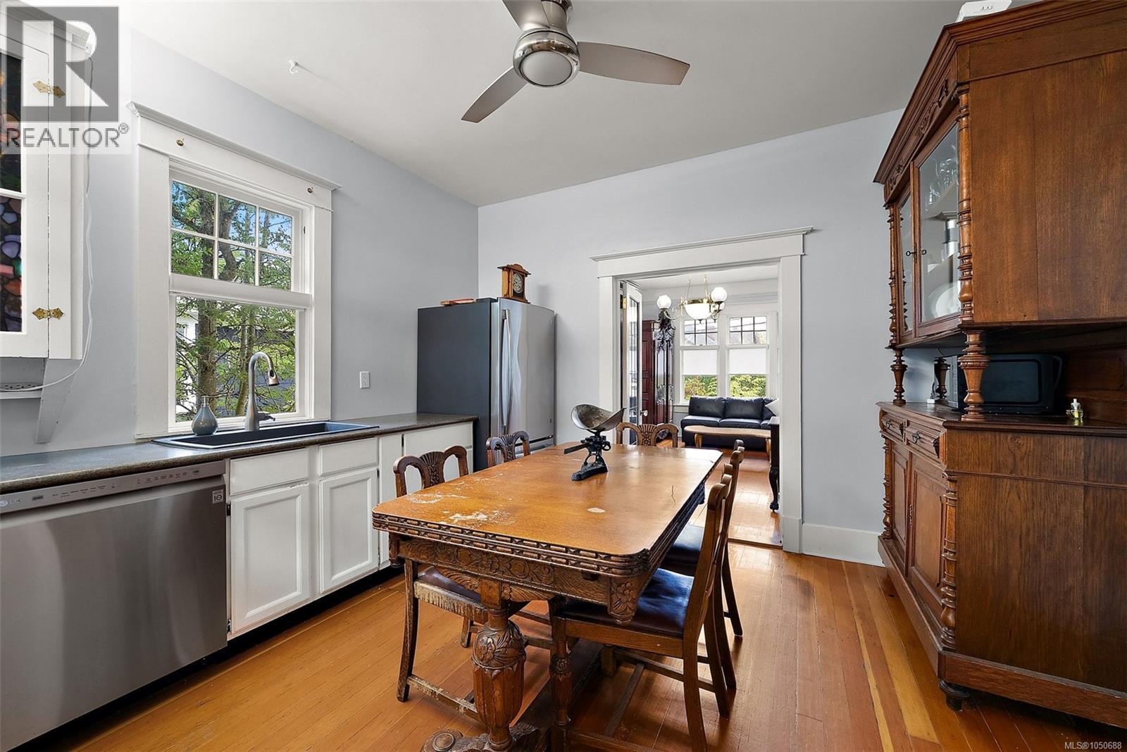 1528 Foul Bay Rd - 7