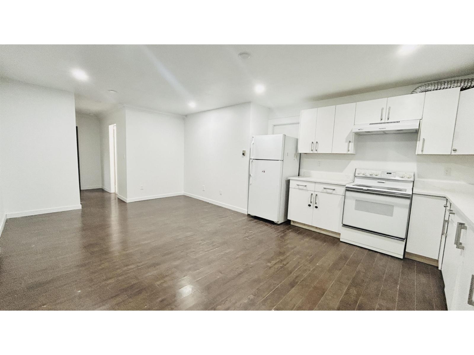 Photo of 14962 96A AVENUE 23