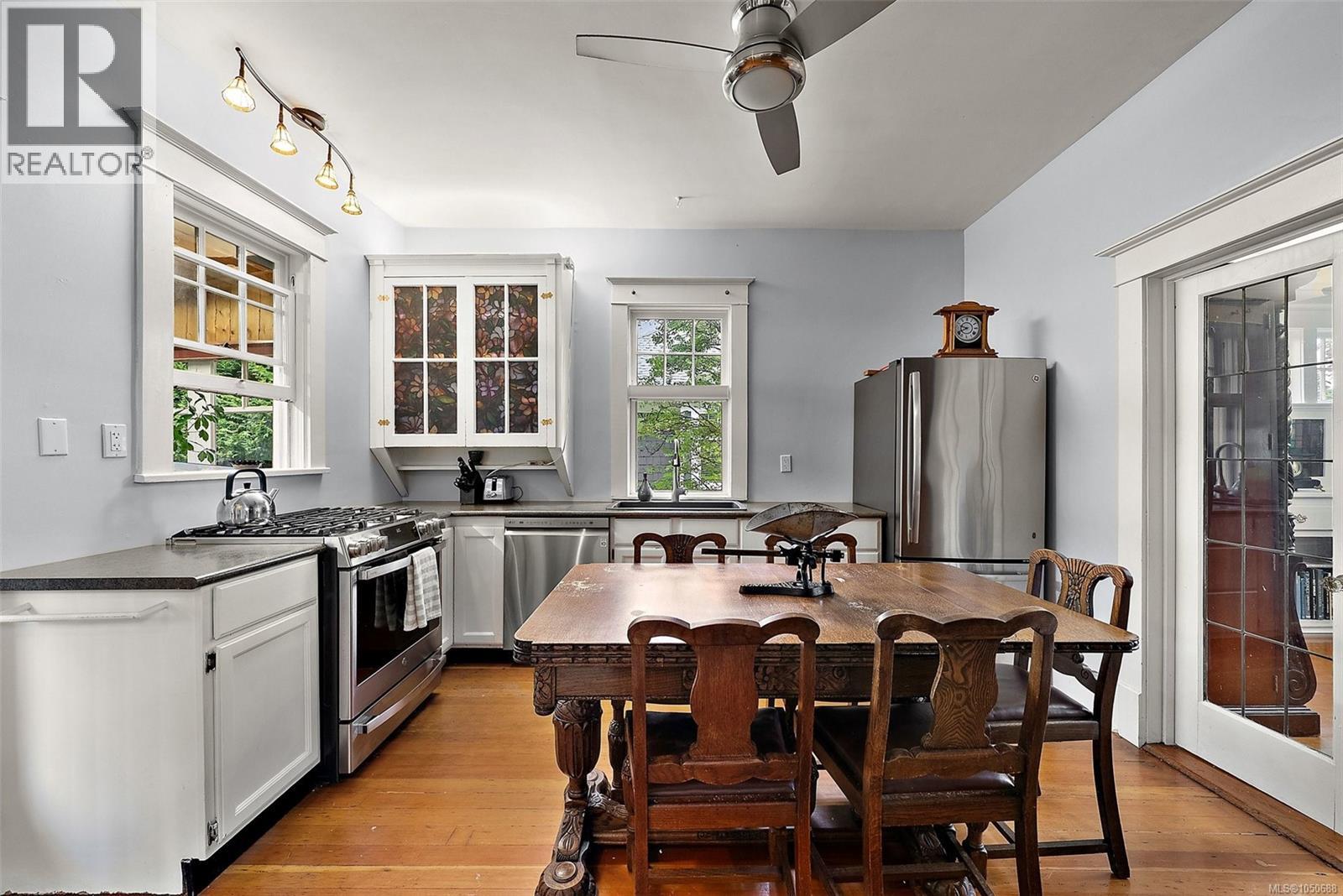 1528 Foul Bay Rd - 8