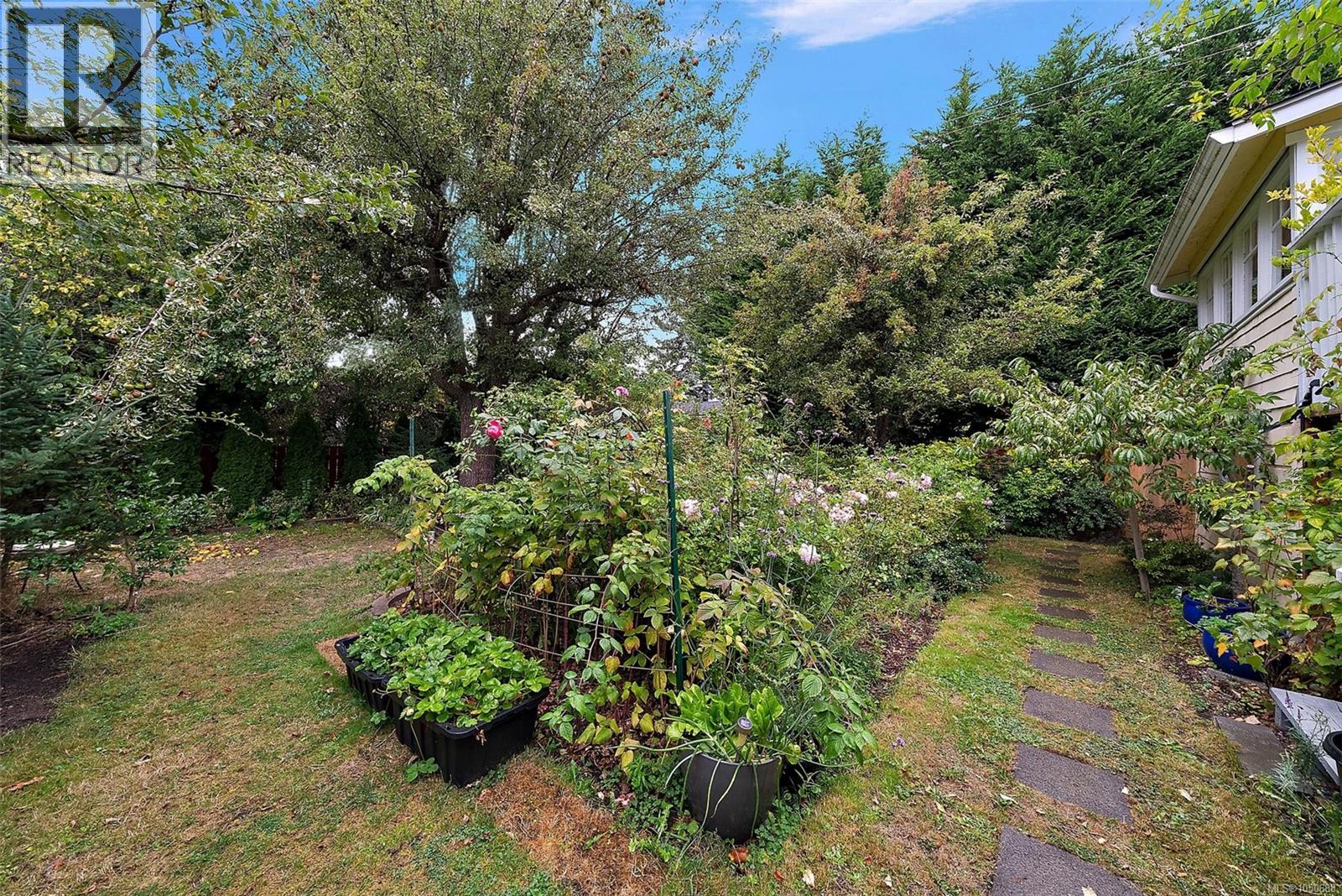 1528 Foul Bay Rd - 14