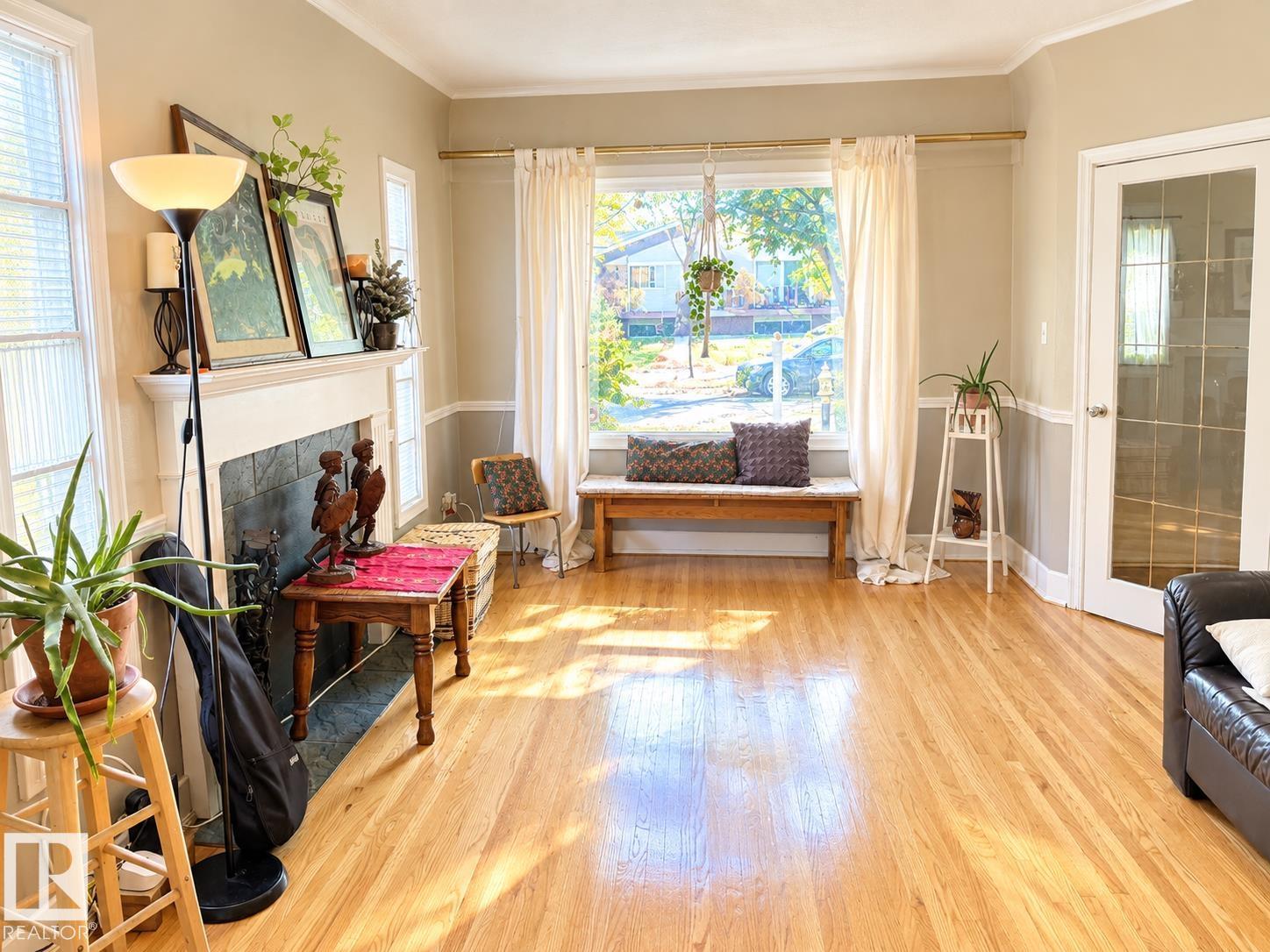 8907 83 AV NW - 2