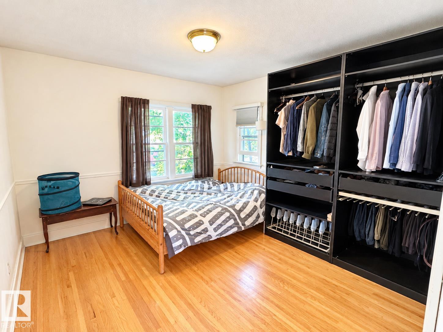 8907 83 AV NW - 6