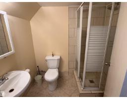 8907 83 Av Nw, Edmonton, AB T6C1B4 Photo 11