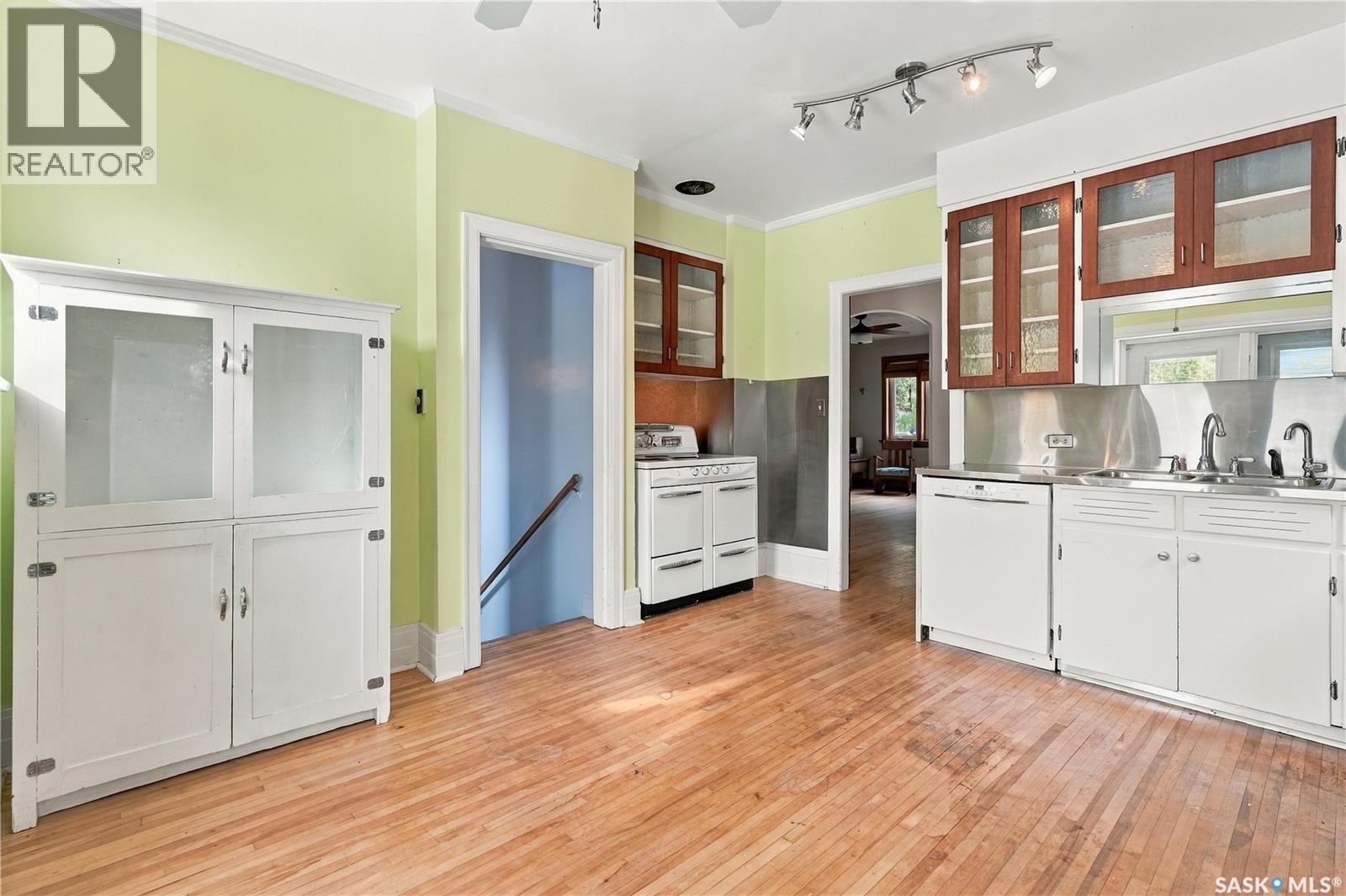821 College AVENUE - 13