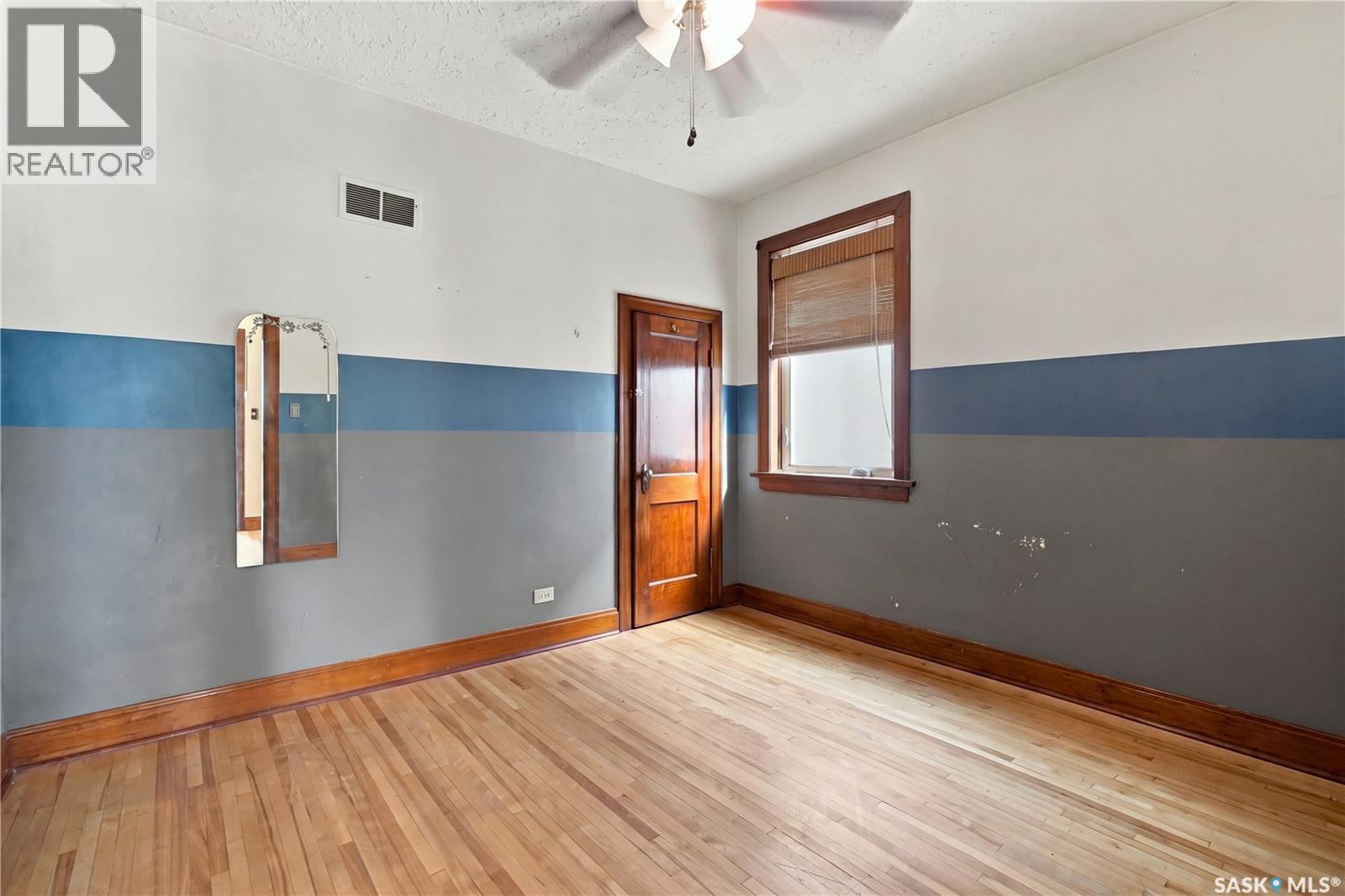 821 College AVENUE - 18