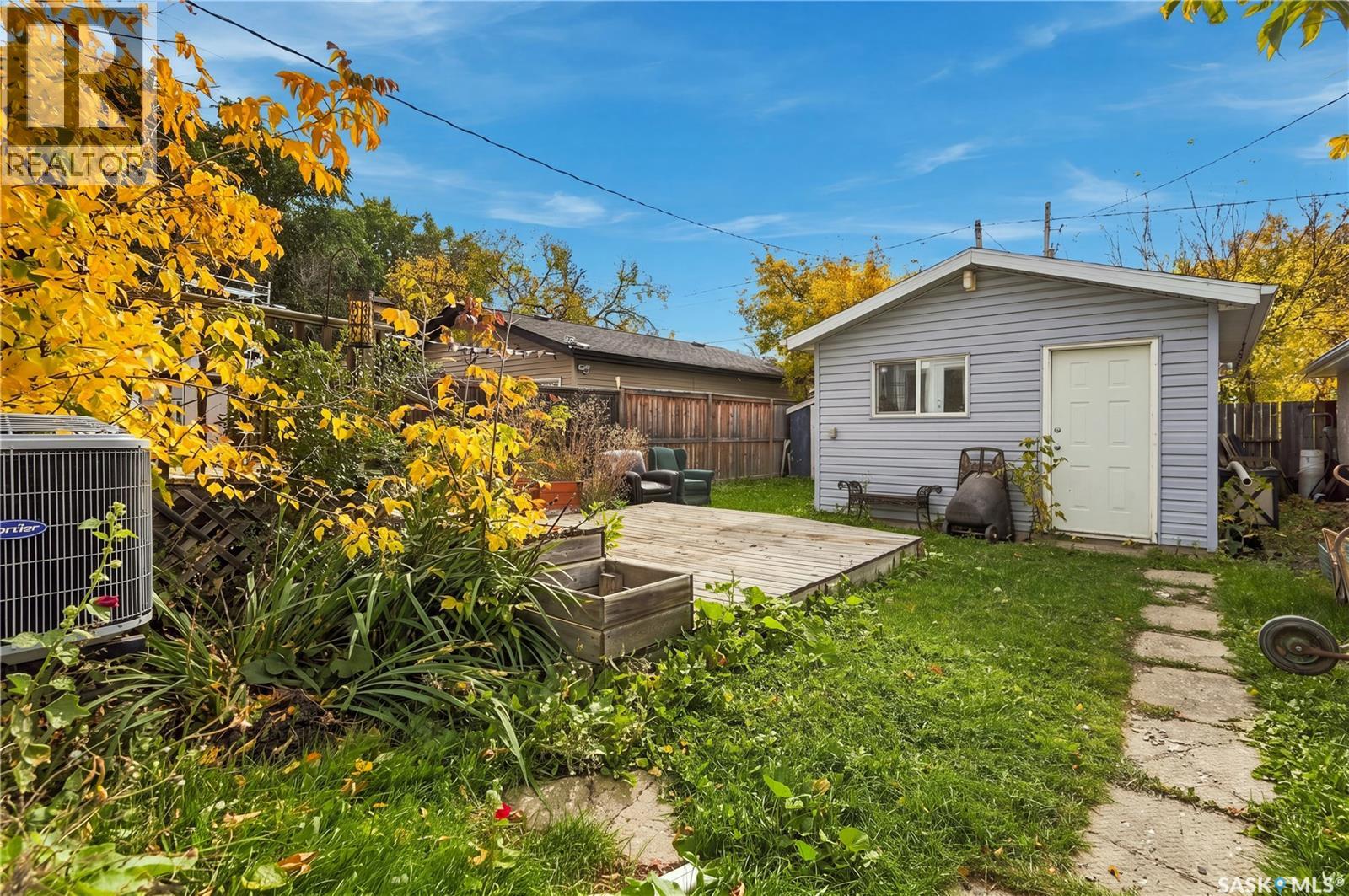 821 College AVENUE - 24