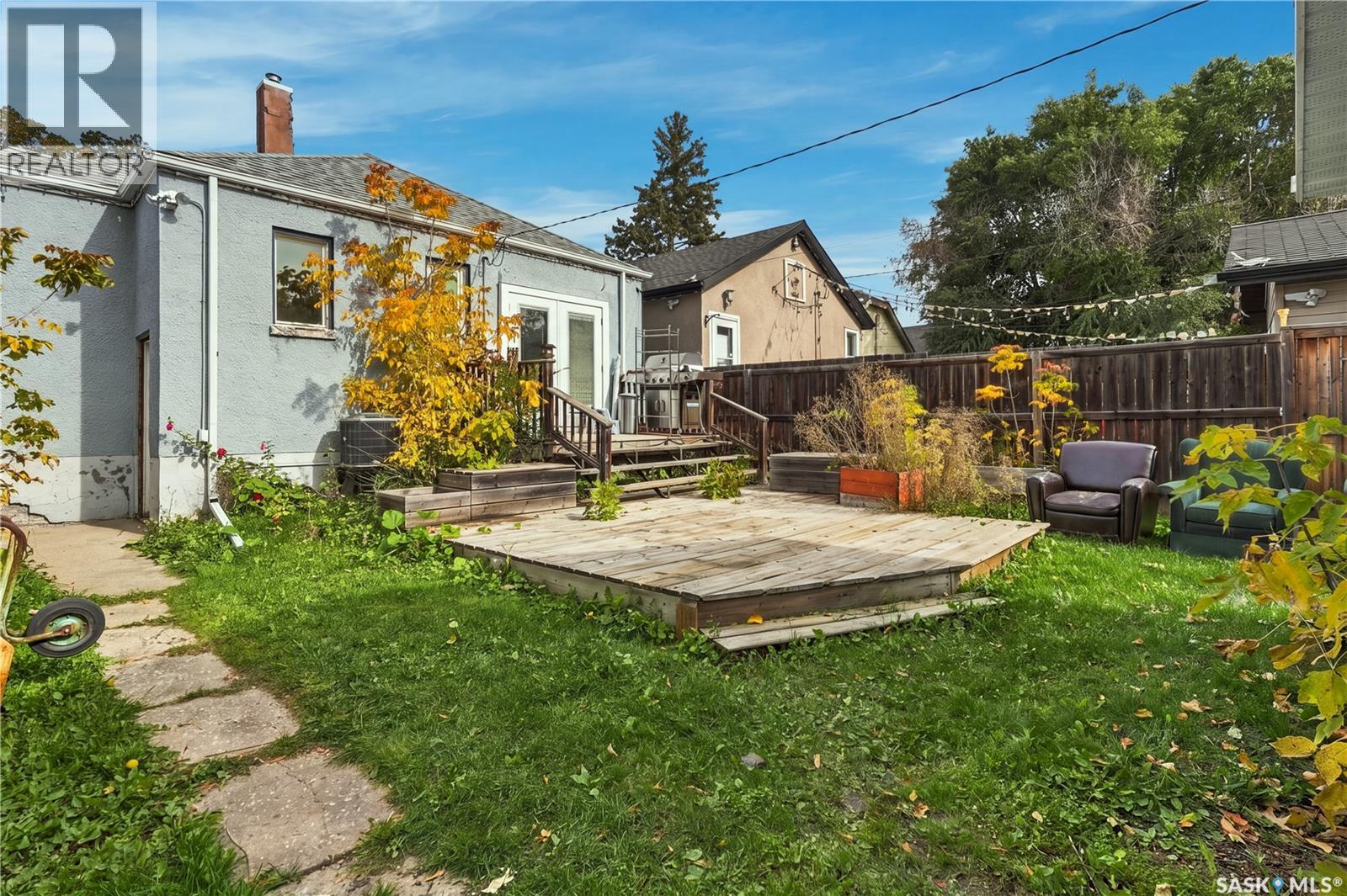 821 College AVENUE - 25