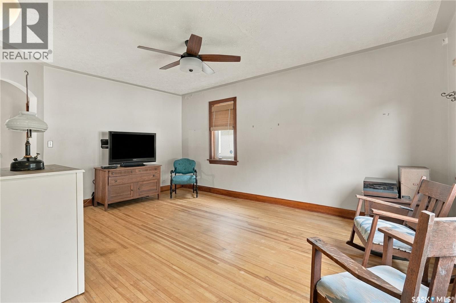 821 College AVENUE, Regina — photo 4