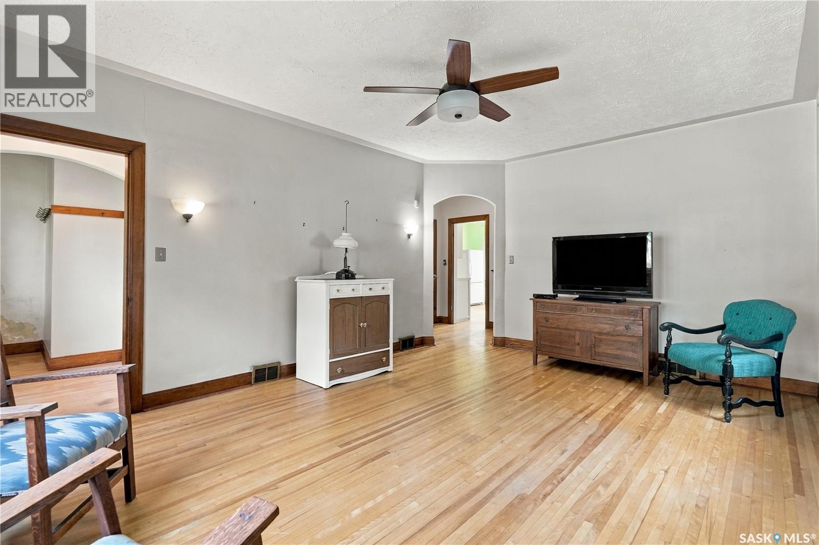 821 College AVENUE - 5
