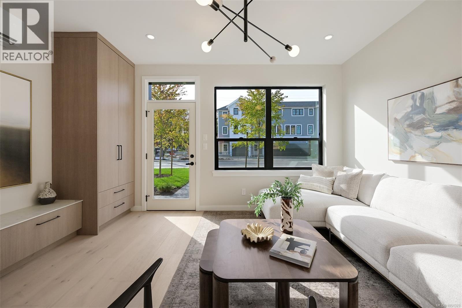 #4 2100 Allenby St - Image 12