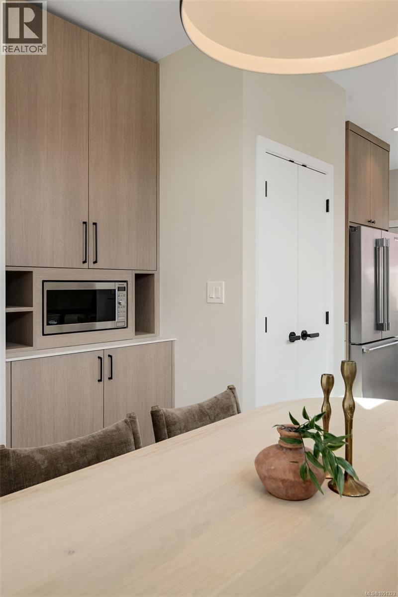 #4 2100 Allenby St - 24