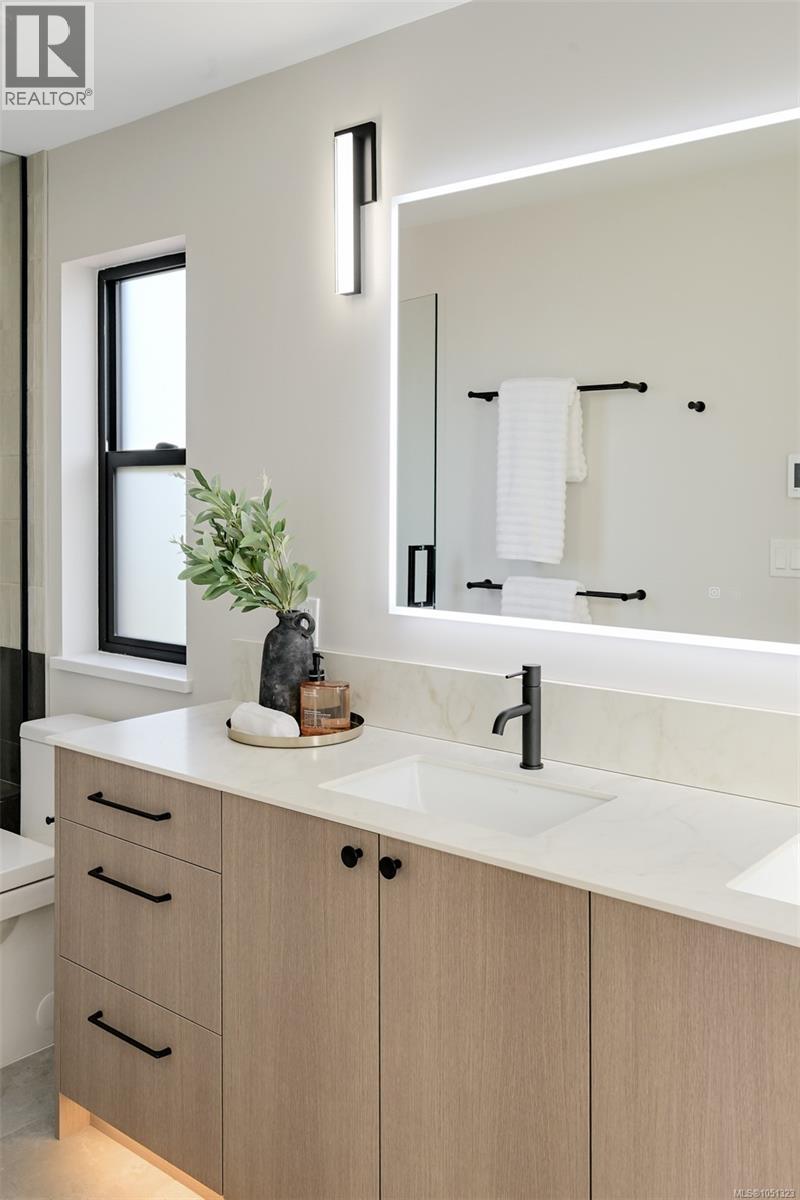 #4 2100 Allenby St - Image 37