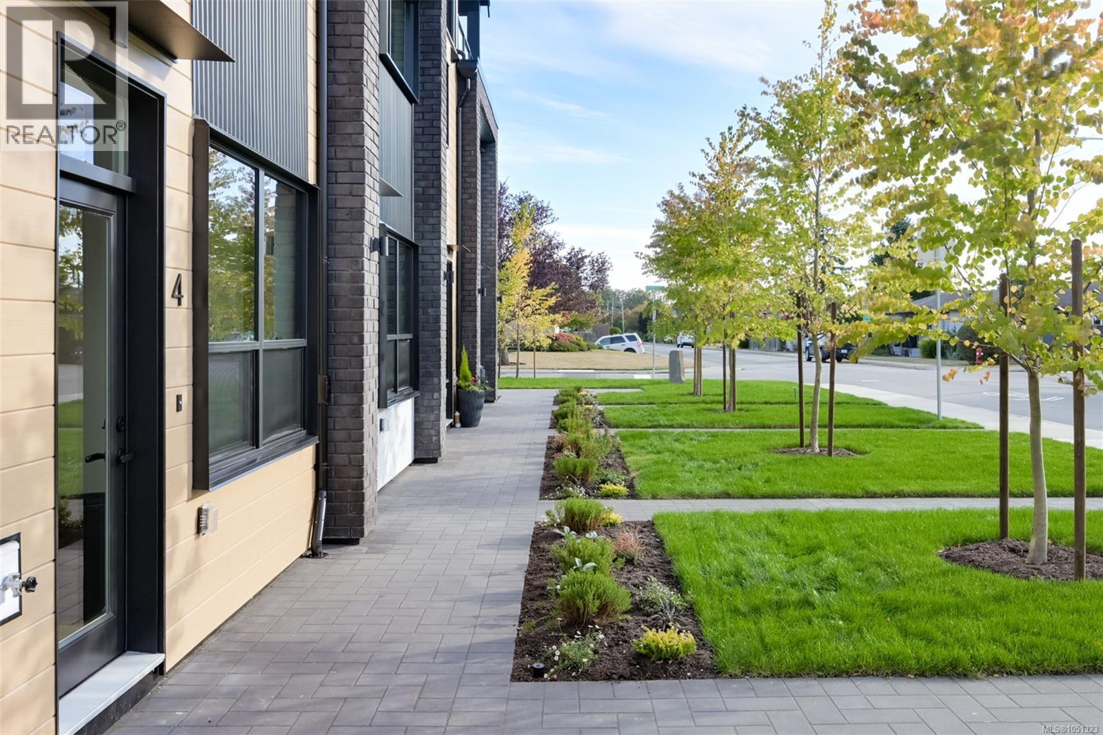 #4 2100 Allenby St - 61