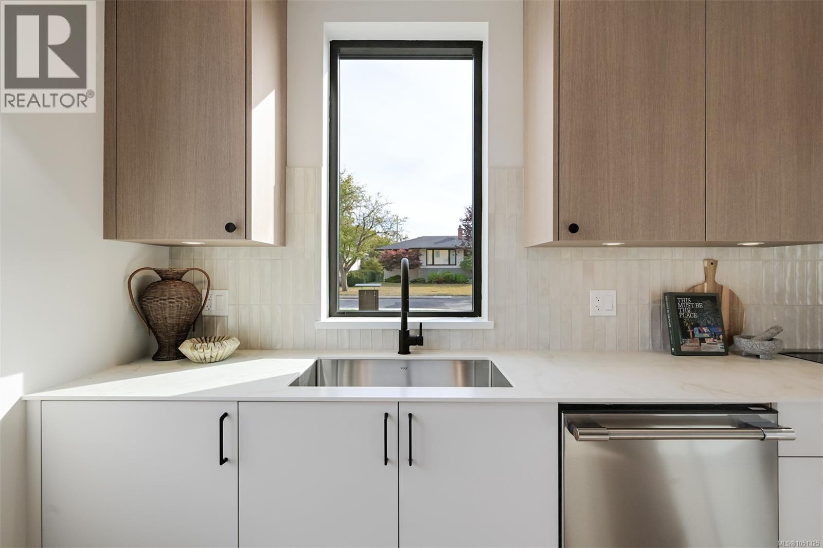 #1 2100 Allenby St - Image 20