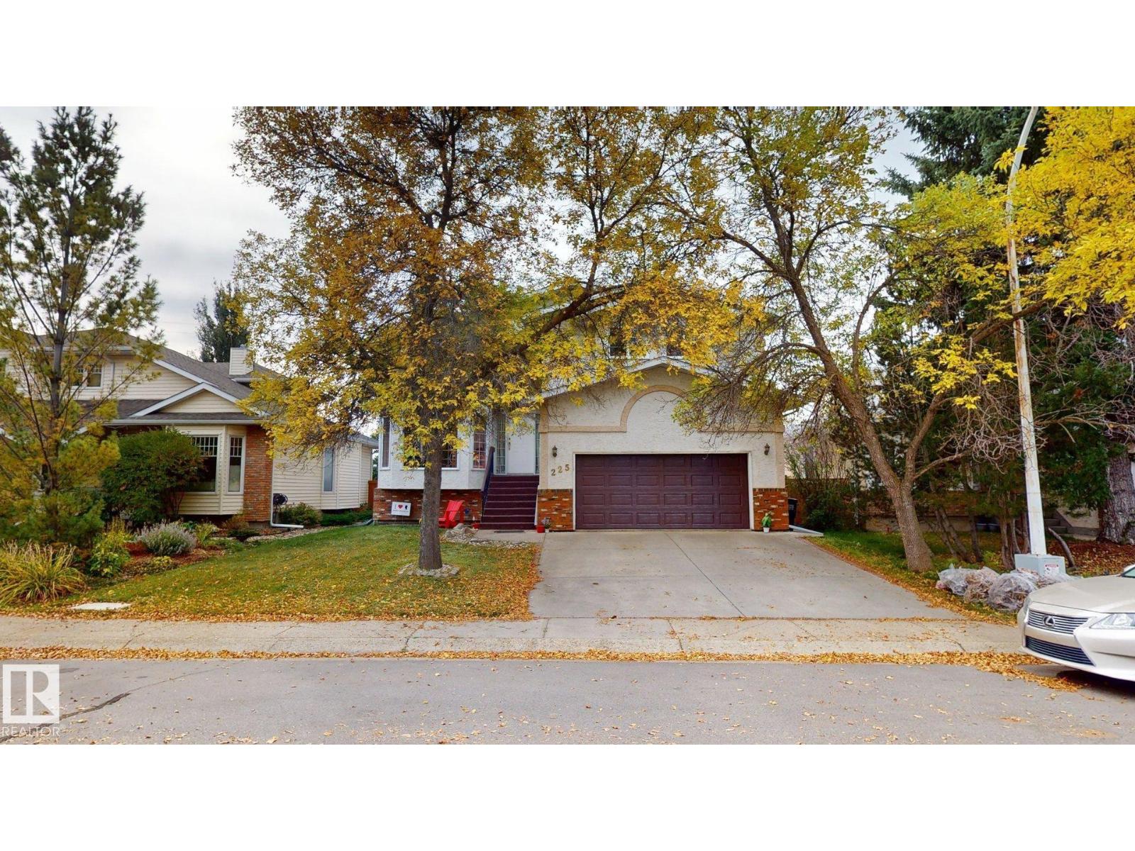 225 Heagle CR NW, Edmonton, Alberta, T6R1V6