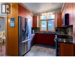 4pc Bathroom - 5108 Brockington Road Nw, Calgary, AB T2L1R6 Photo 11
