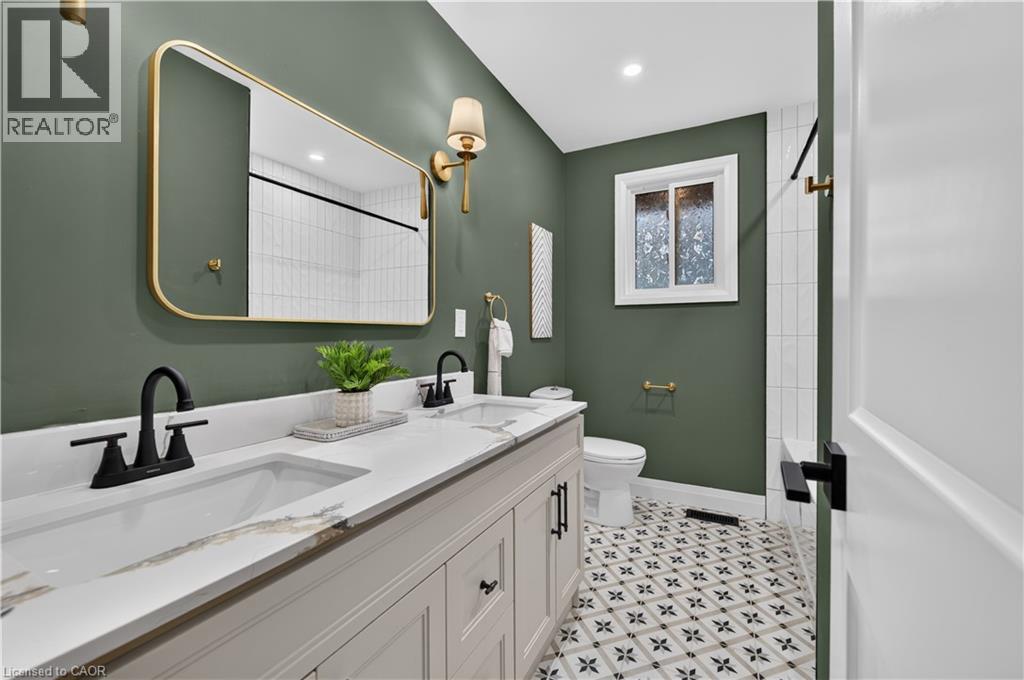 4 WOODCREST Drive - 26