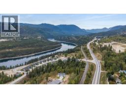 Kitchen - 3736 Toba Road, Castlegar, BC V1N4Y3 Photo 9
