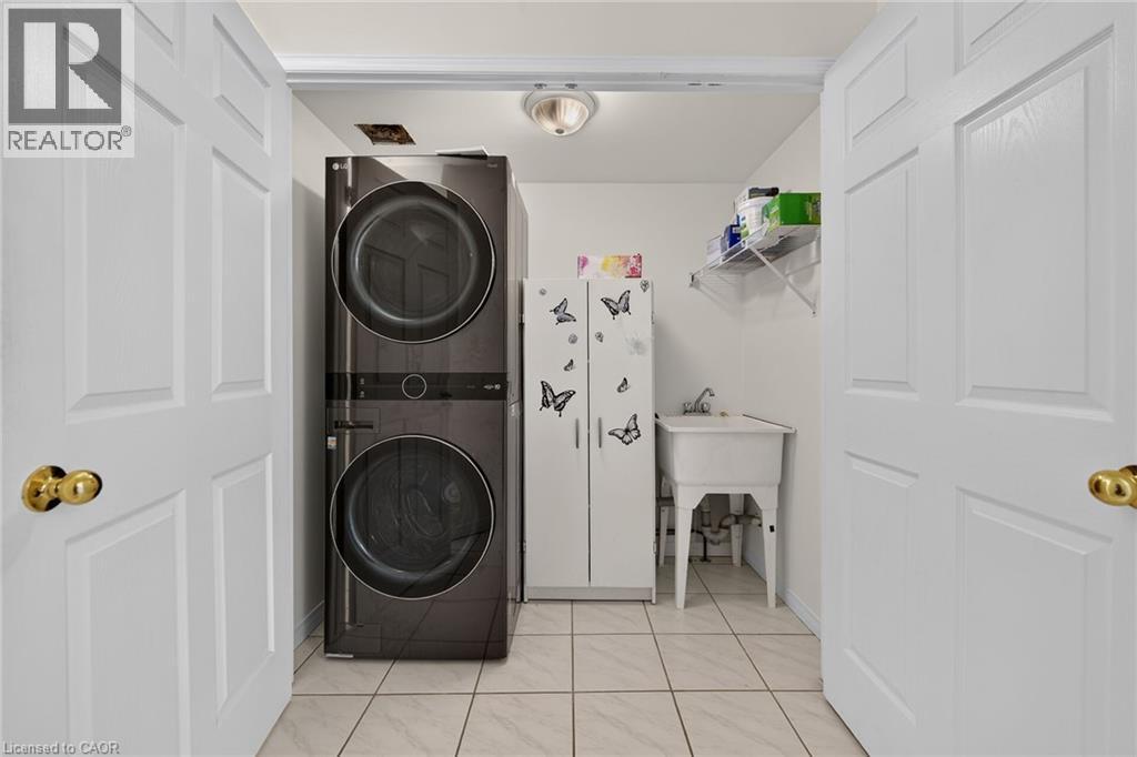#55 2737 KING Street E - 27