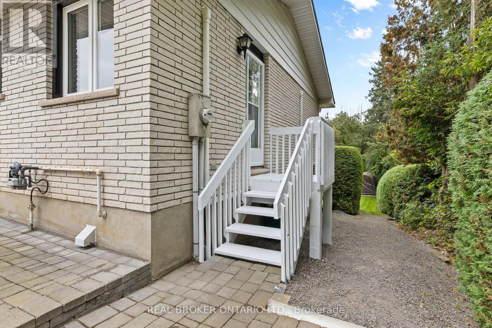 316 CLOTHIER STREET W - Image 34
