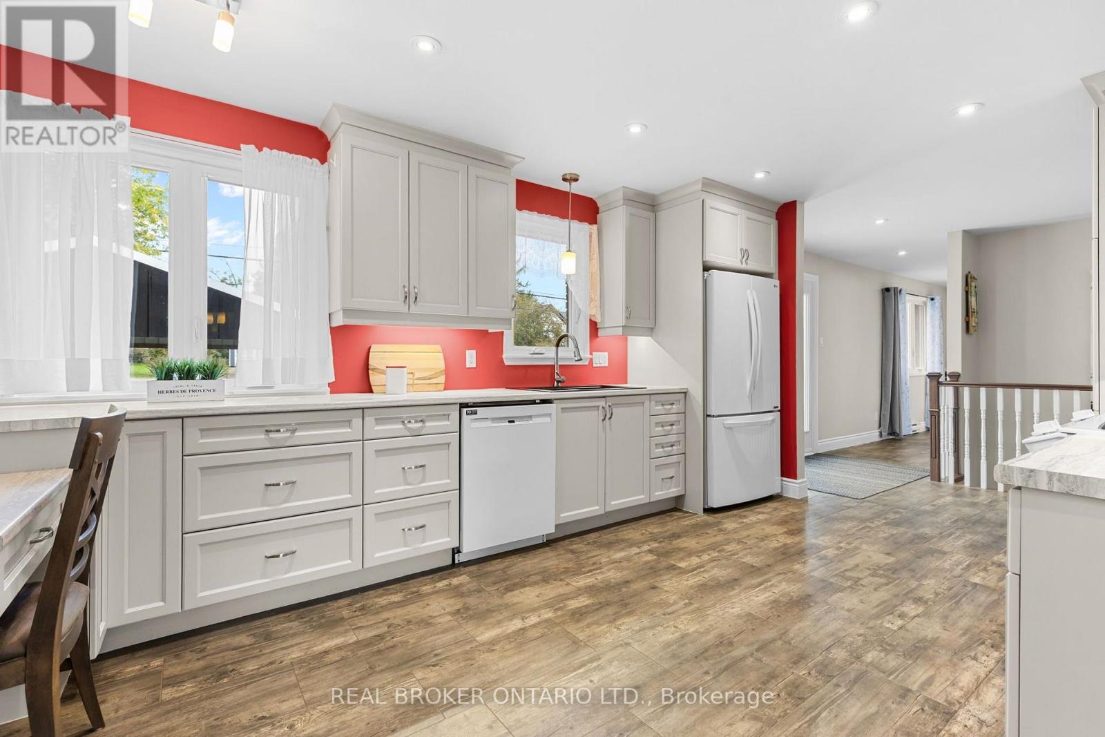 316 CLOTHIER STREET W - 8