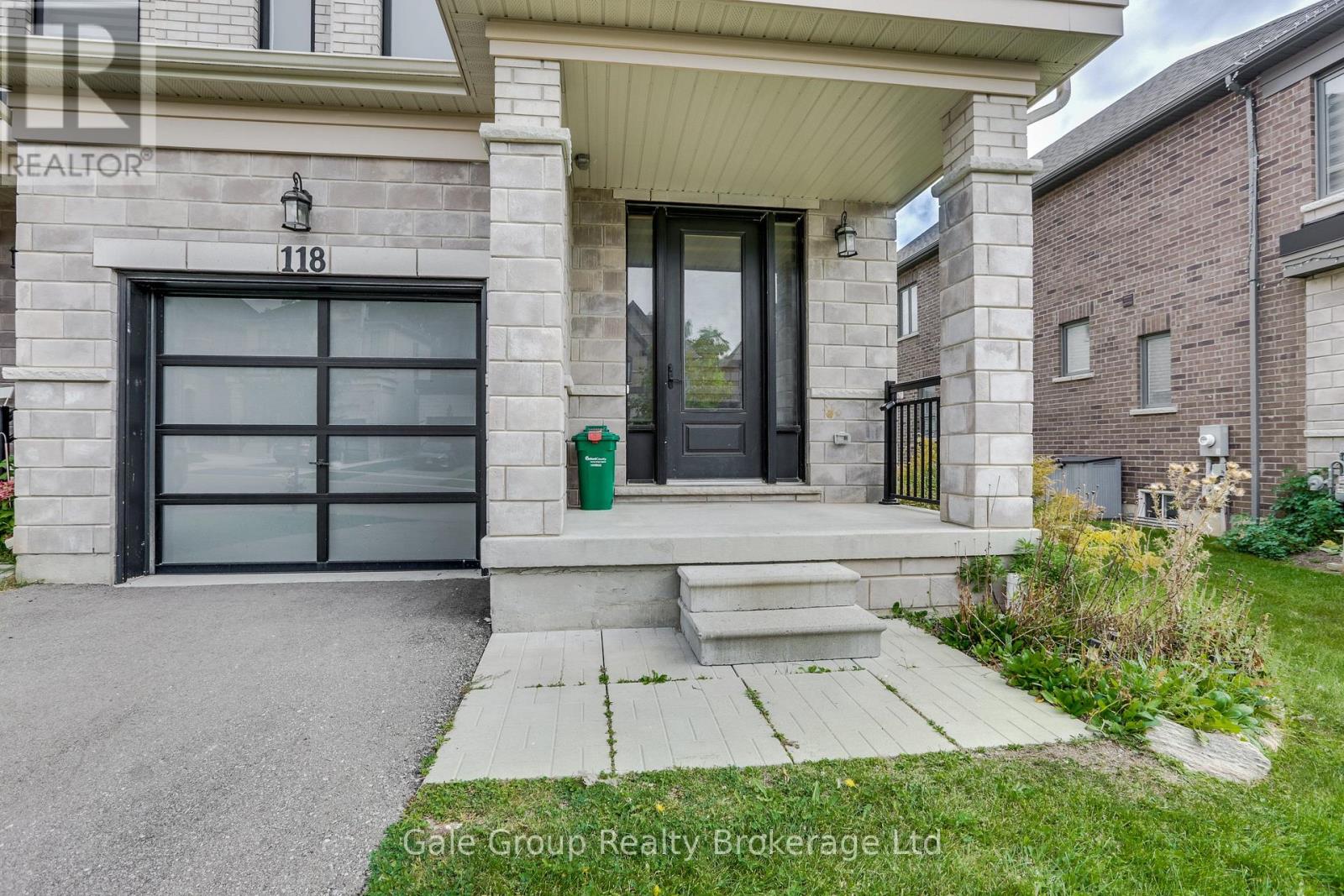118 Huntingford Trail West — photo 3