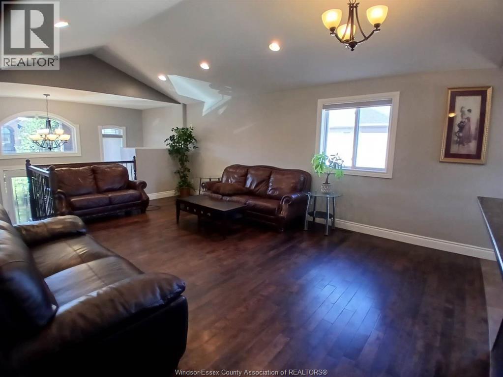 1926 MARK AVENUE - 6