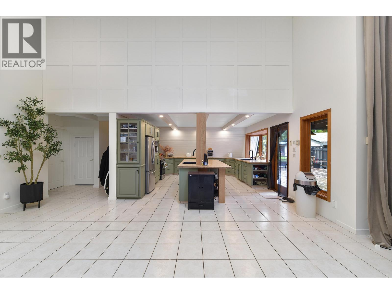505 BAYVIEW DRIVE, Mayne Island
