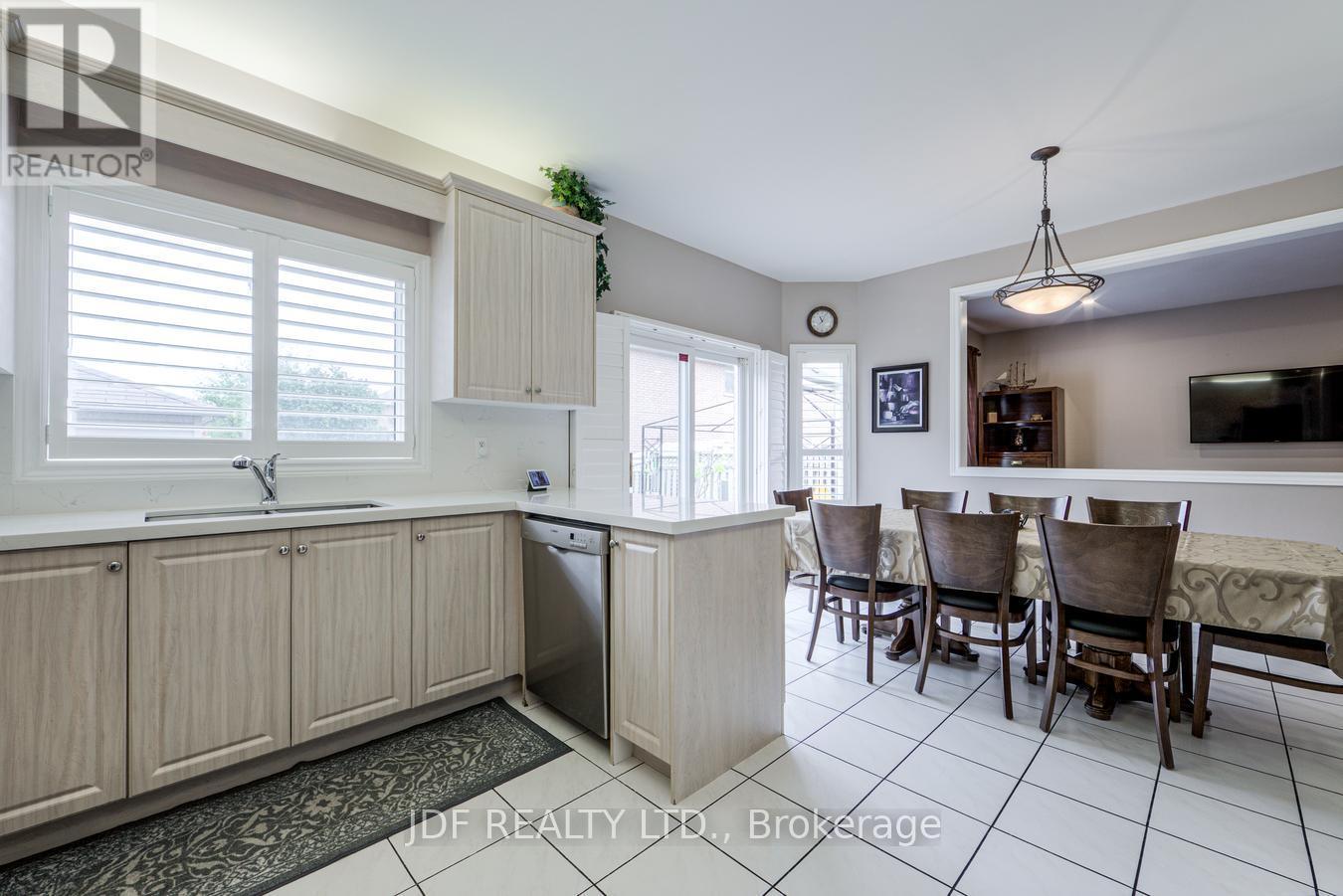 164 GOLDEN GATE CIRCLE - Image 11