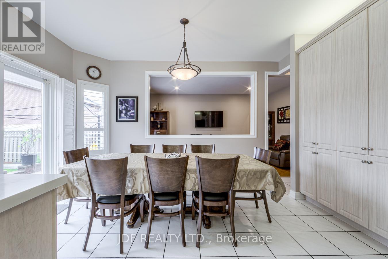 164 GOLDEN GATE CIRCLE - Image 12