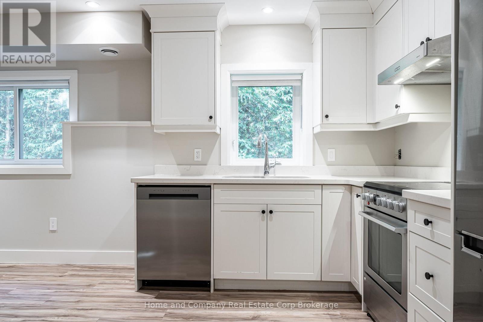 27 Brock Street — photo 10