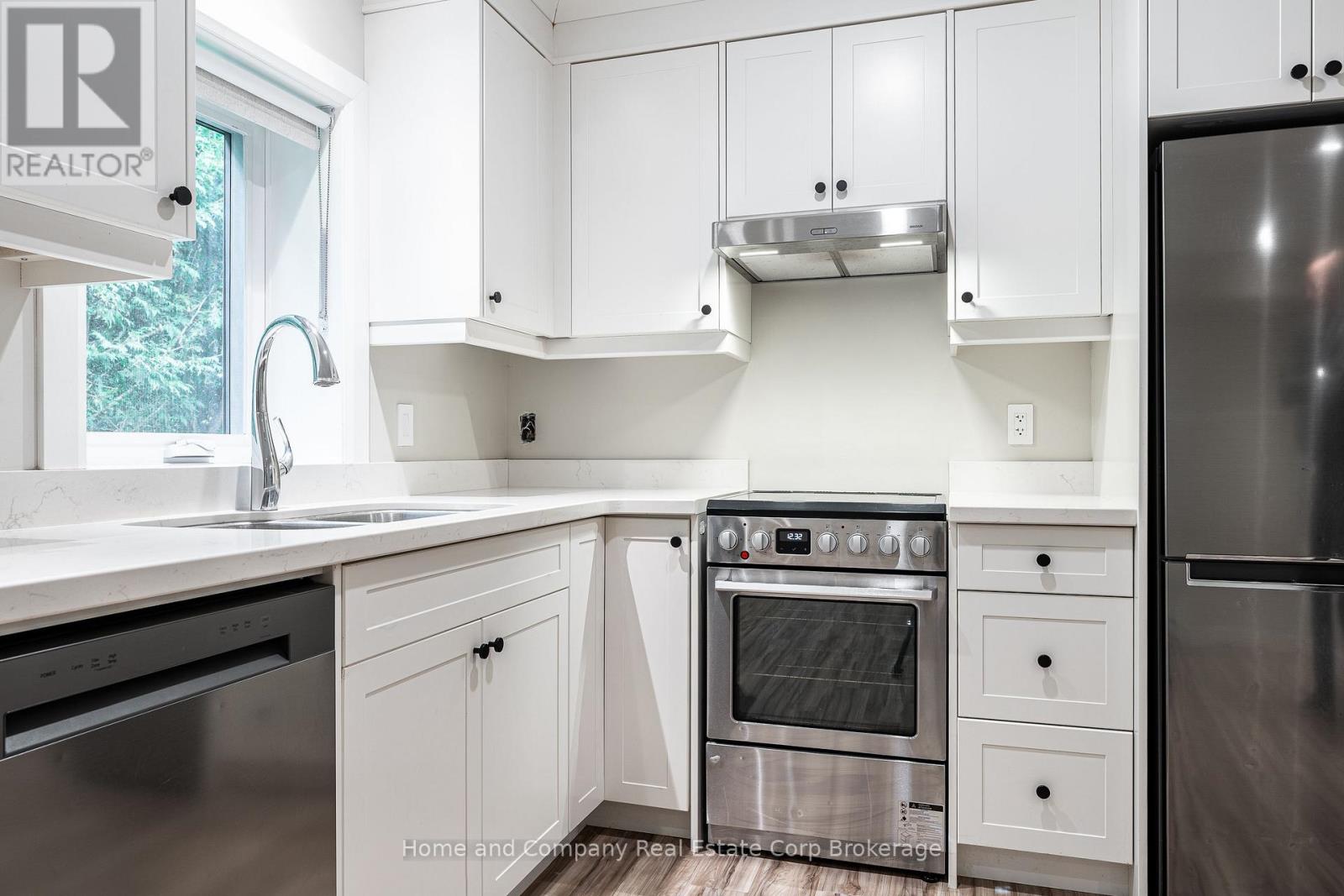 27 Brock Street — photo 12