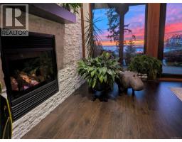 Living room - 108 554 Marine Dr, Ucluelet, BC V0R3A0 Photo 8