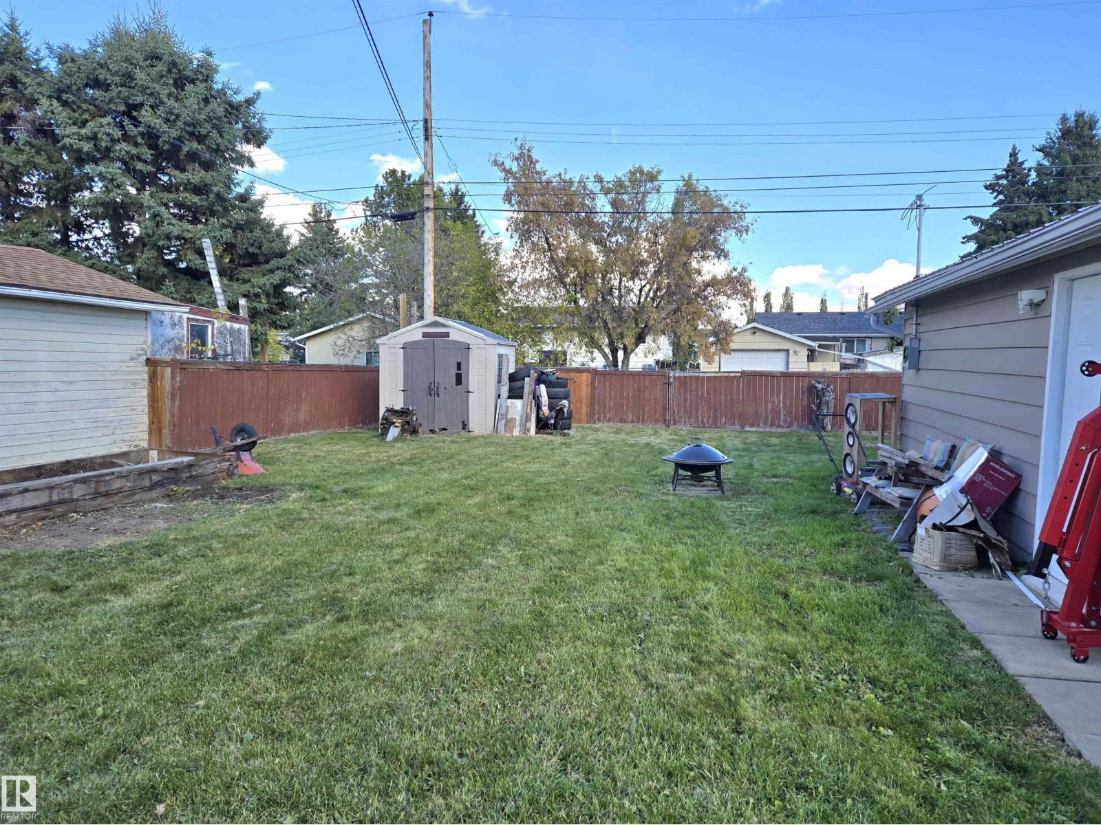 4835 47 ST - 16