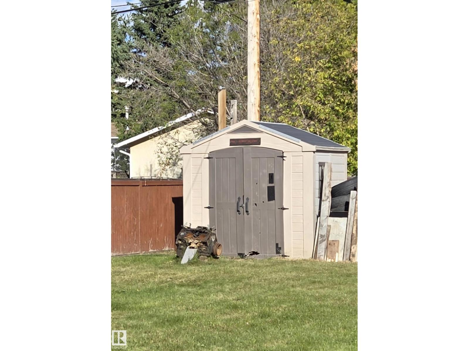 4835 47 ST - 19