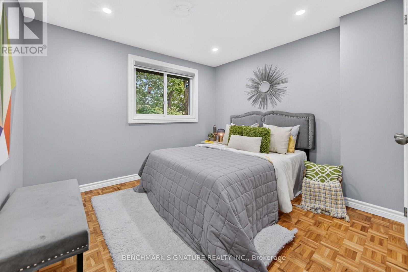 #11 5292 PINEDALE AVENUE - 19