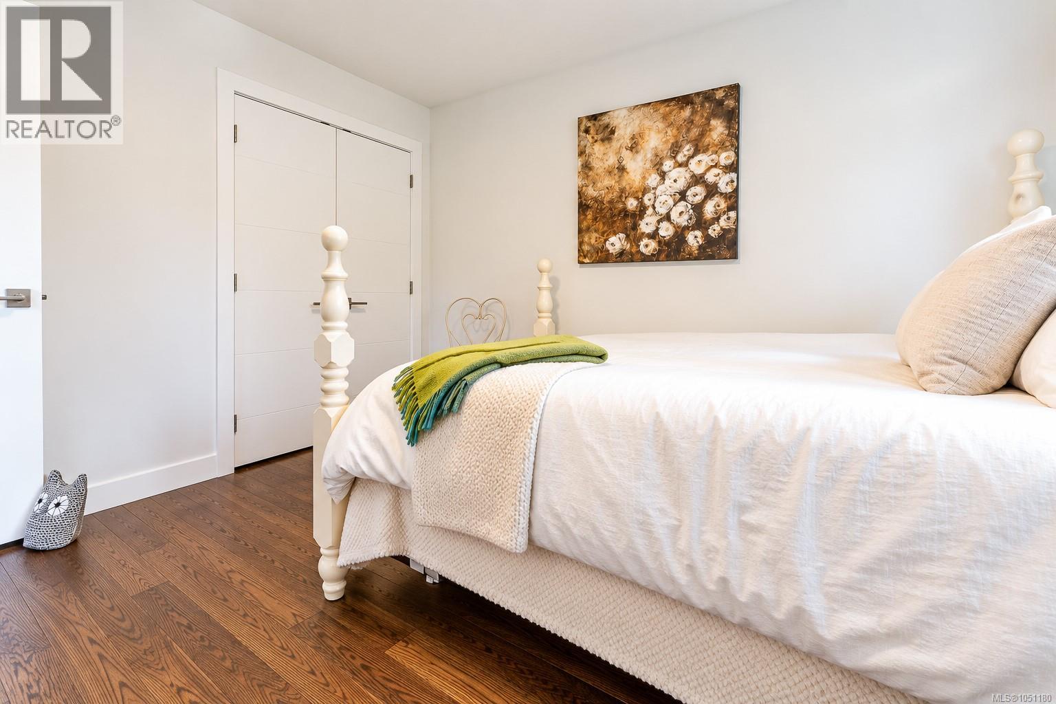 #7 1032 Cloverdale Ave - 25