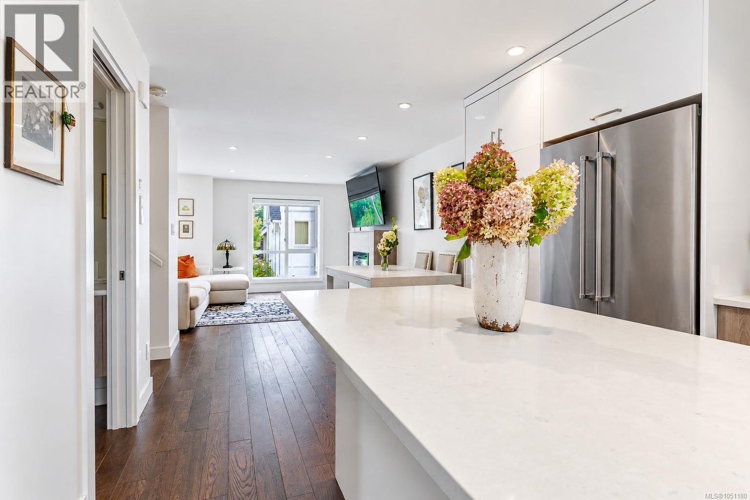 #7 1032 Cloverdale Ave - Image 6