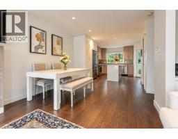 Entrance - 7 1032 Cloverdale Ave, Saanich, BC V8X2T9 Photo 11