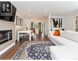 Kitchen - 7 1032 Cloverdale Ave, Saanich, BC V8X2T9 Photo 8